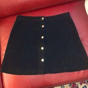 H&M Black skirt. 100% cotton. Never worn-Like new.